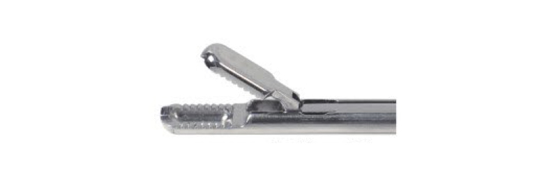 Grasping forceps with tooth